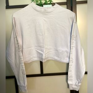 Forever 21 cropped l/s top embellished sleeves. Size M